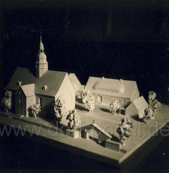 003 (7).jpg - Modell der neu zu bauenden Kirche in Jocketa